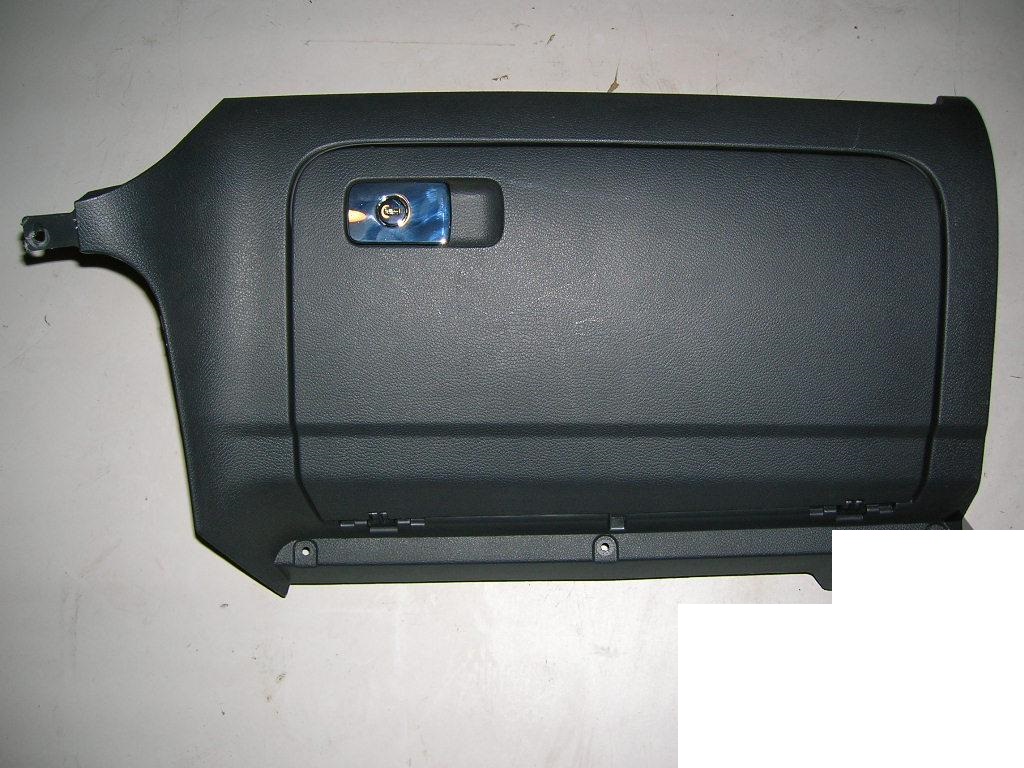 100,SCHOWEK PASAZERA VW GOLF V (3307565254)  150,tl